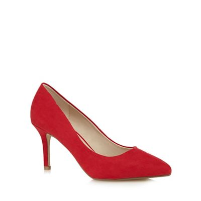 Red pointed high court shoes
